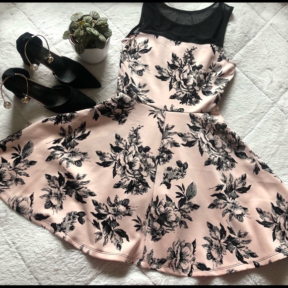 Light pink dress - Picture 3 of 5